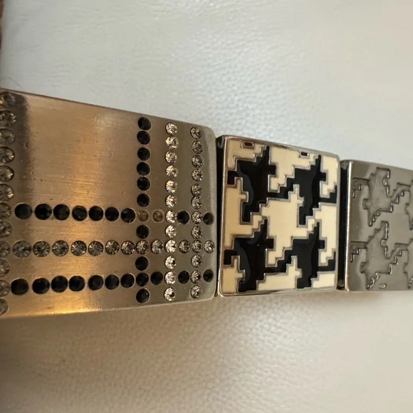 Suzi Roher Silver Puzzle Piece Bracelet display picture 1